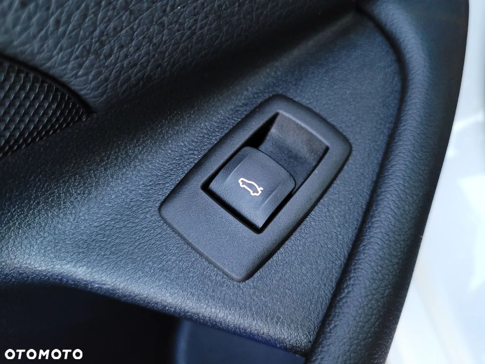 BMW Seria 5 520d Sport Line - 36