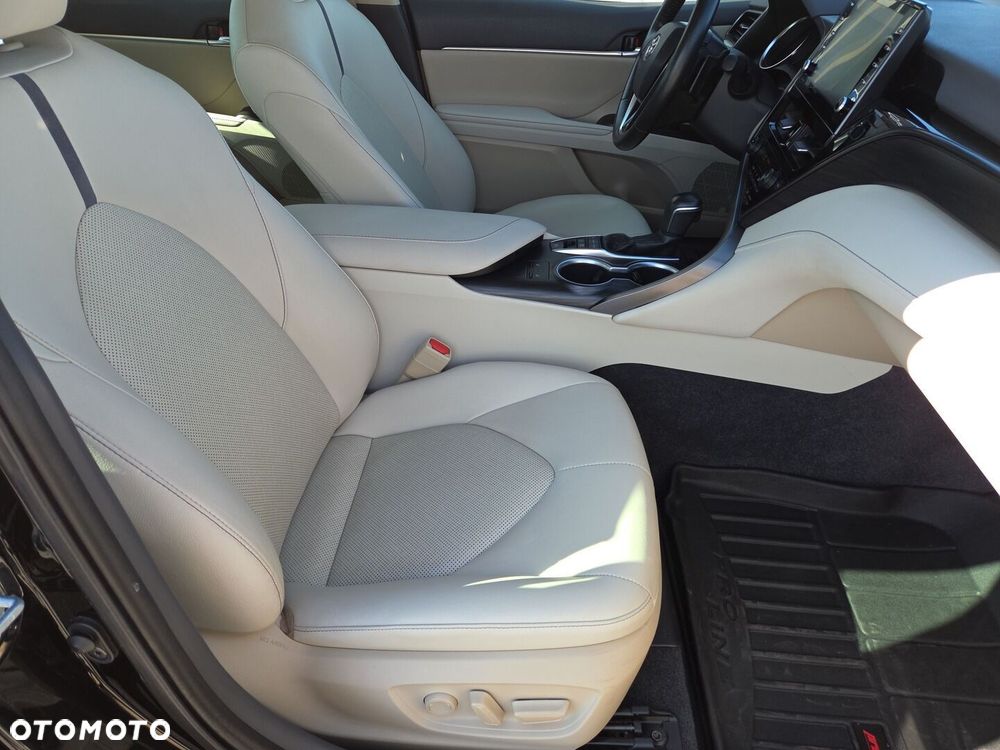 Toyota Camry 2.5 Hybrid Executive CVT - 11