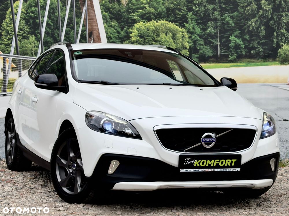 Volvo V40 Cross Country - 1