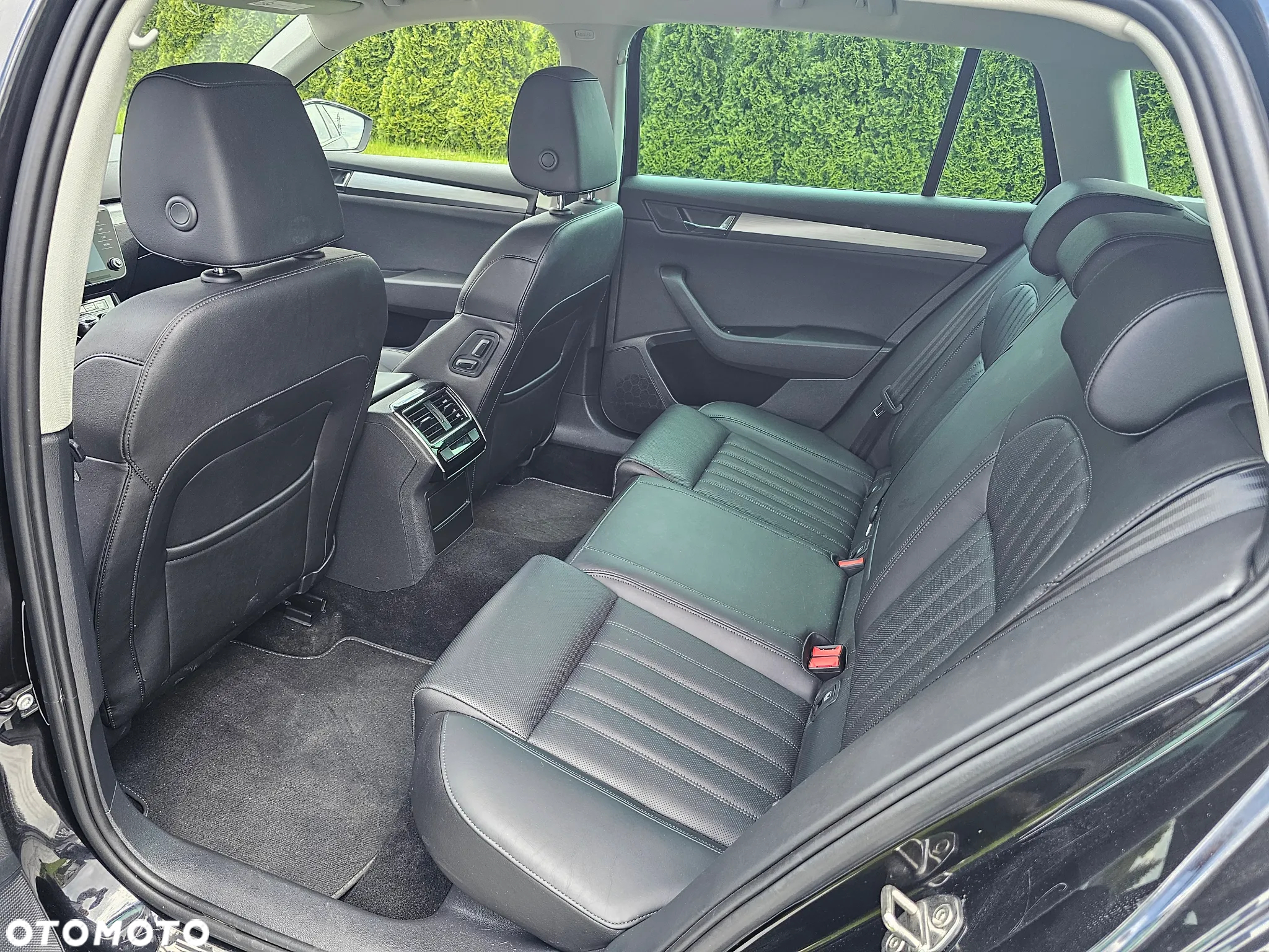 Skoda Superb 2.0 TDI Premium Edition - 10