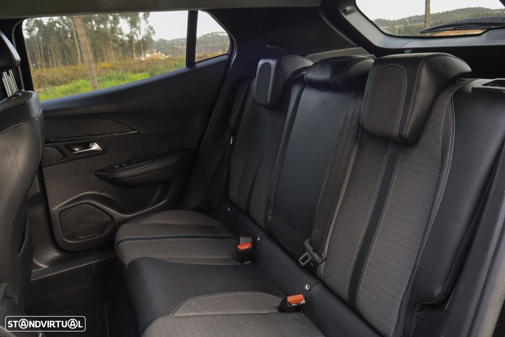 Peugeot 2008 1.2 PureTech Allure - 11