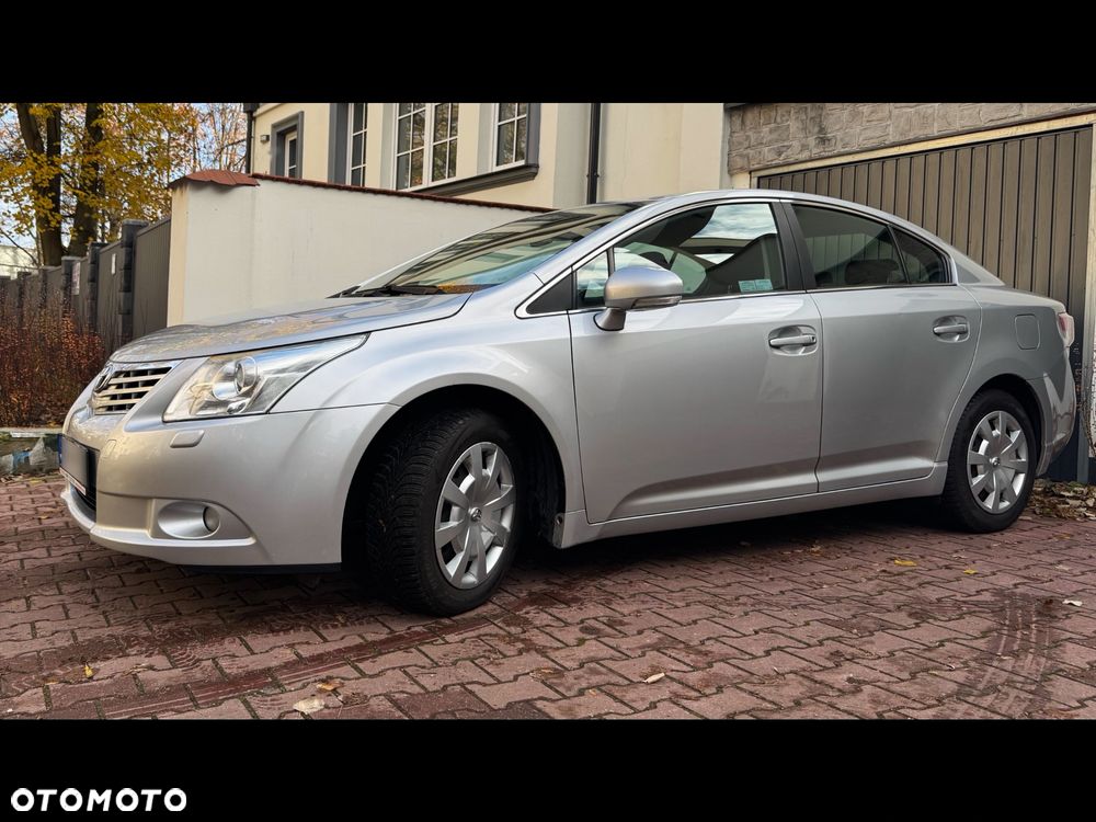Toyota Avensis 1.8 Luna - 1