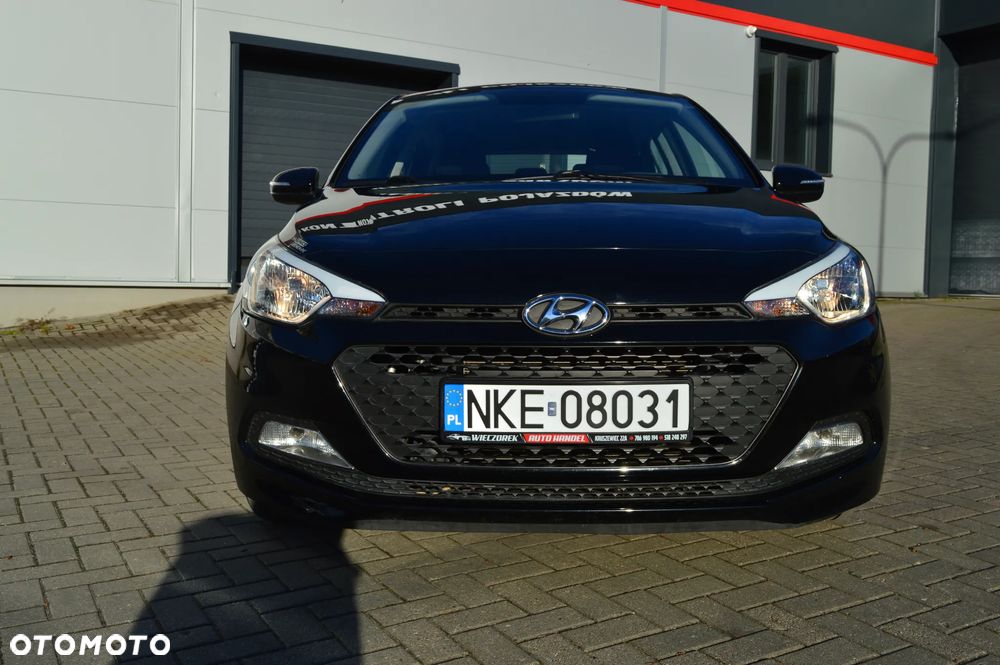 Hyundai i20 blue 1.2 - 12