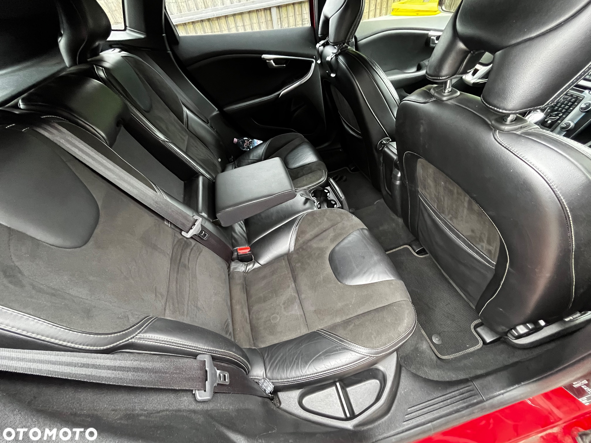 Volvo V40 D2 R Design - 17