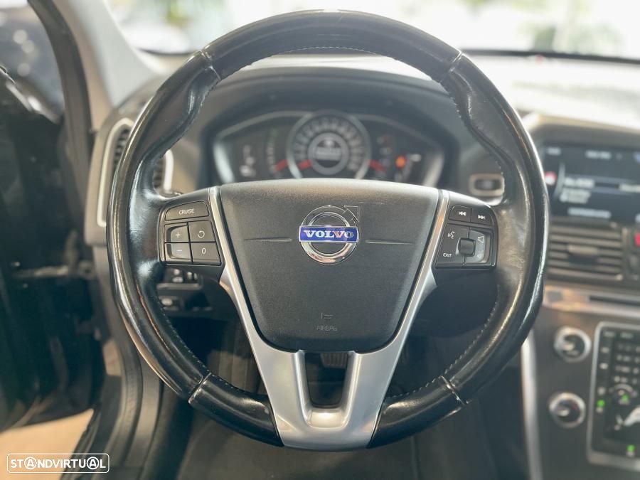 Volvo XC 60 2.0 D4 Momentum Geartronic - 12