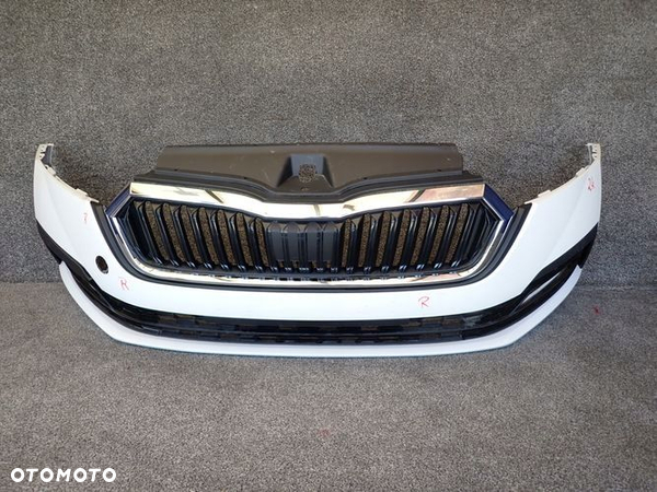SKODA OCTAVIA IV zderzak przedni przód wloty powietrza