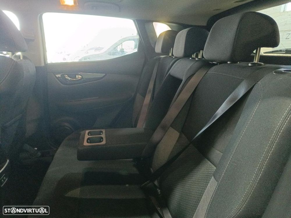 Nissan Qashqai 1.5 dCi N-Connecta J18 - 9