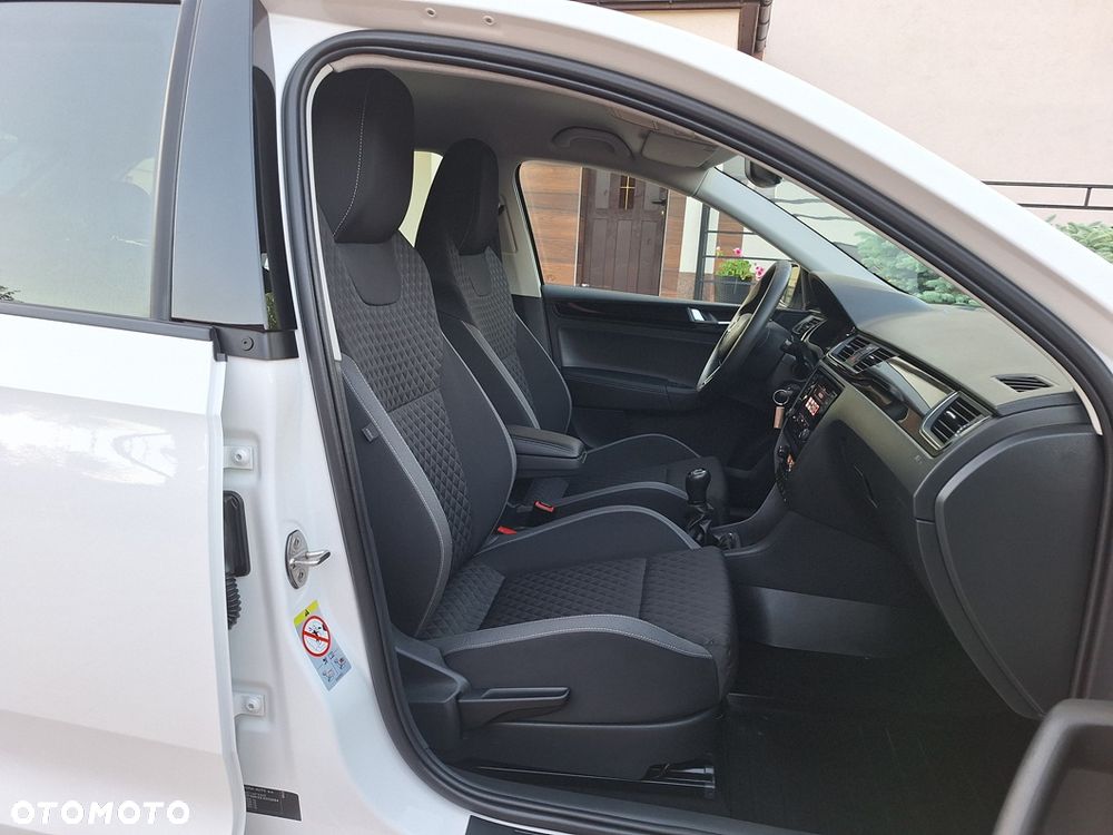 Skoda RAPID Spb 1.0 TSI Style - 12