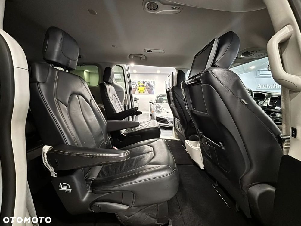 Chrysler Pacifica - 19