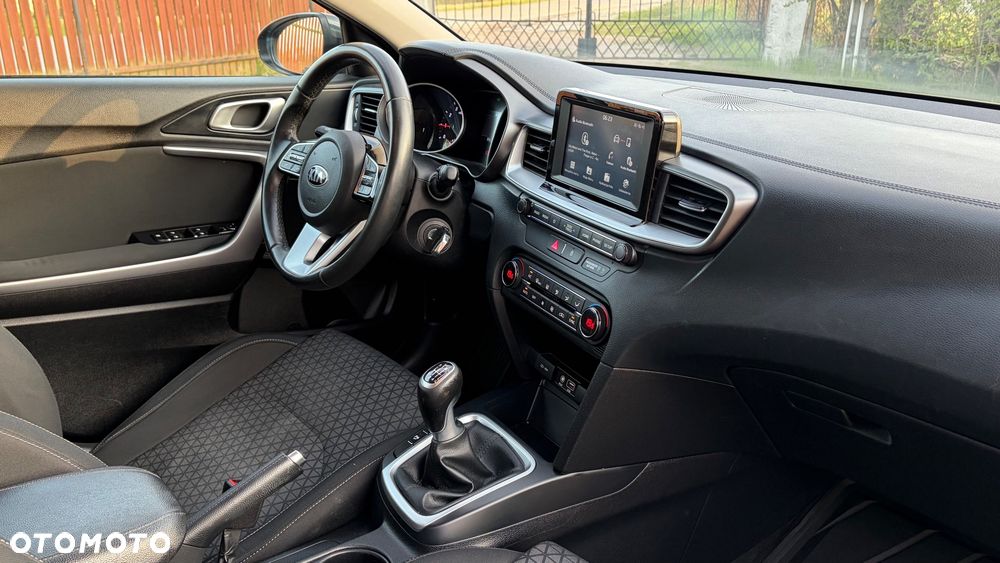 Kia Ceed 1.4 T-GDI L Business Line - 16