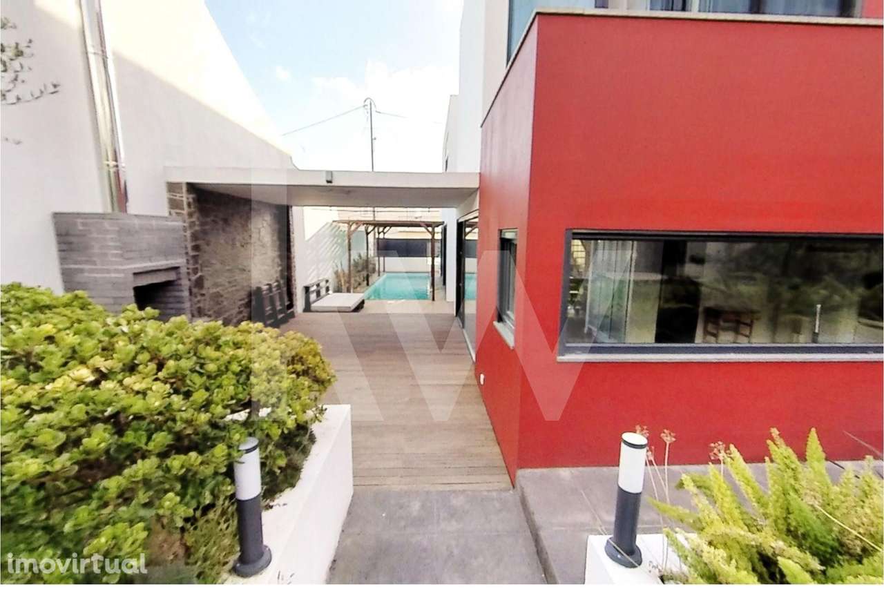 Uma moradia T3+1 que é uma Jóia escondida na Amoreira - Estoril - Grande imagem: 3/35