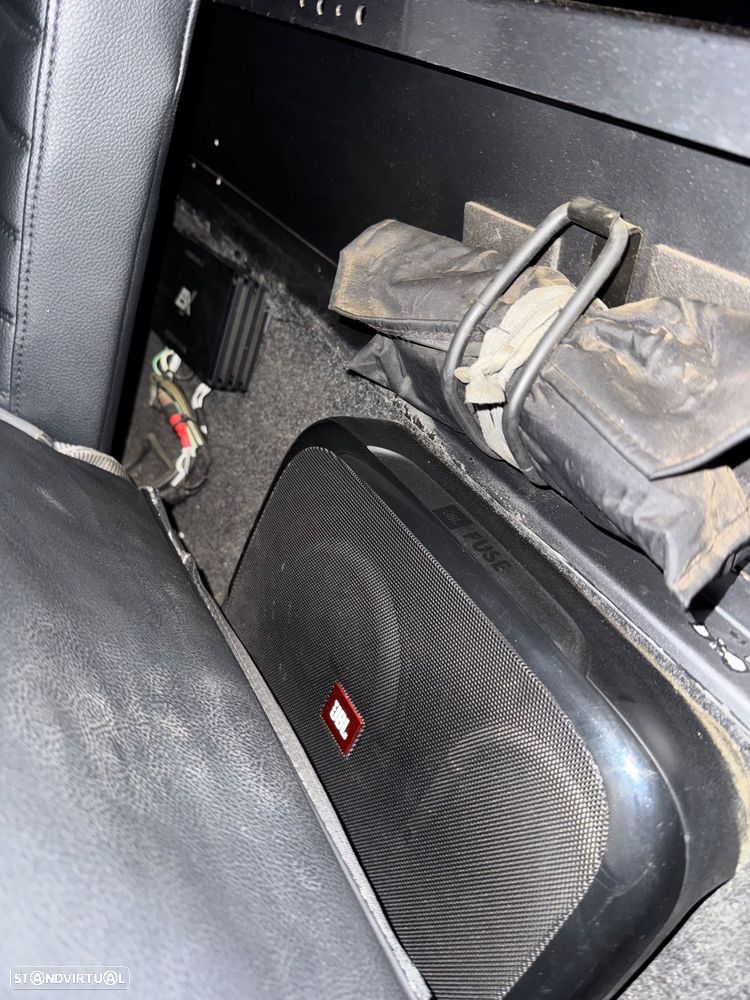 Land Rover Defender 110 - 27