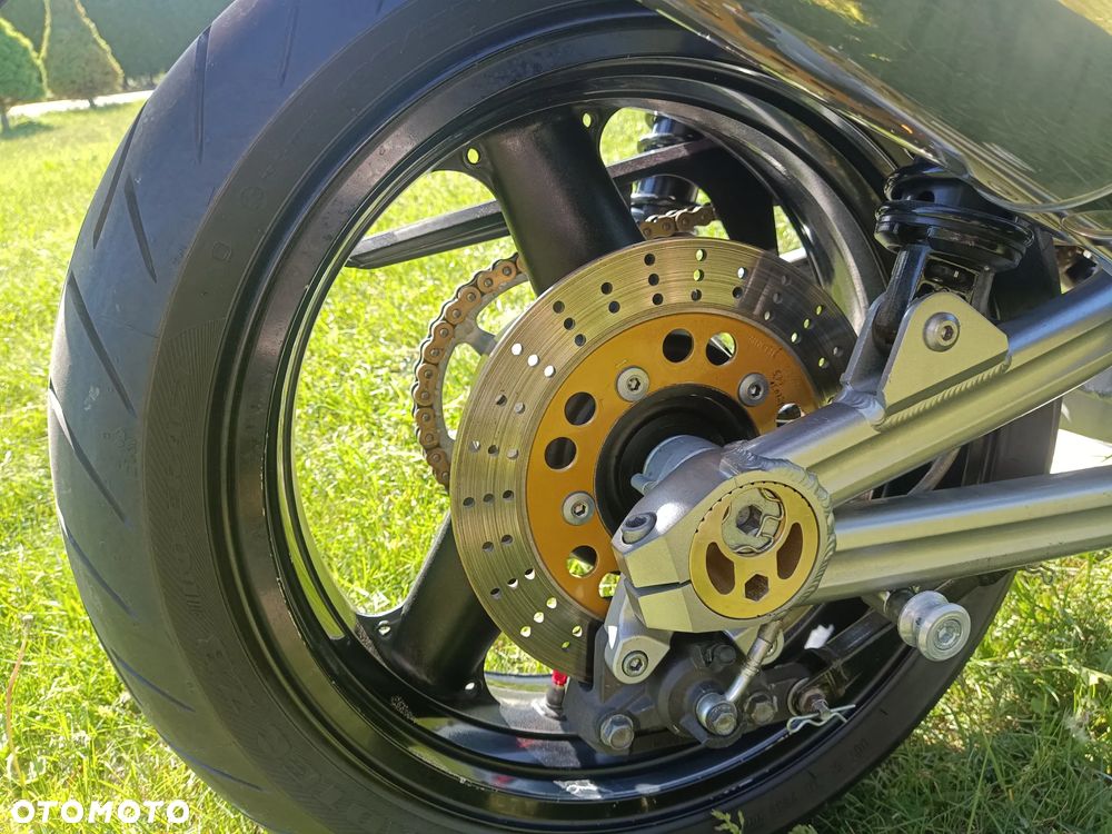 Kawasaki ZRX - 18
