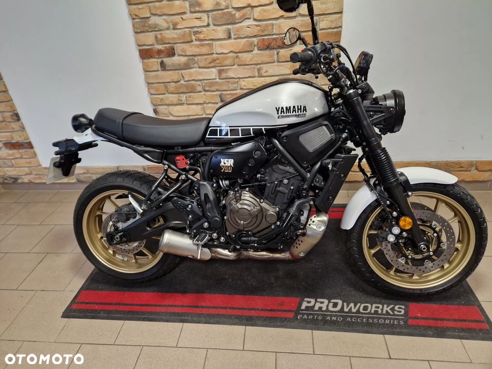 Yamaha XSR - 24