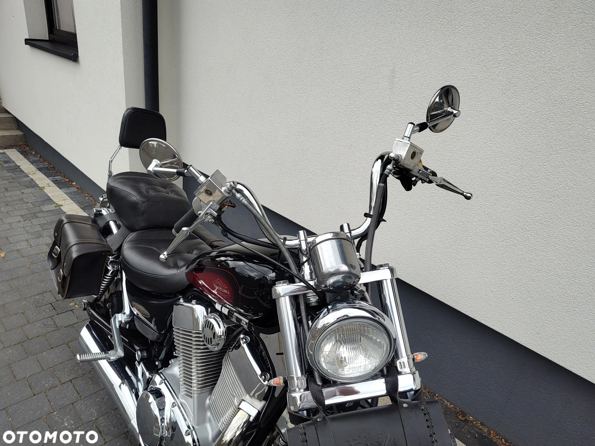 Suzuki Intruder - 13