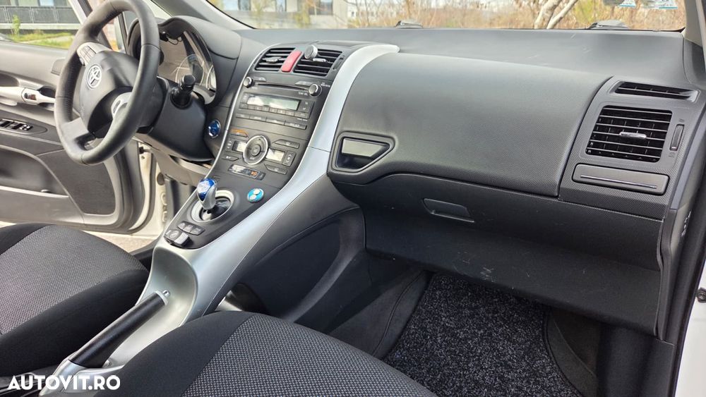 Toyota Auris 1.8 L VVT-i TS Hybrid Sol+ - 8