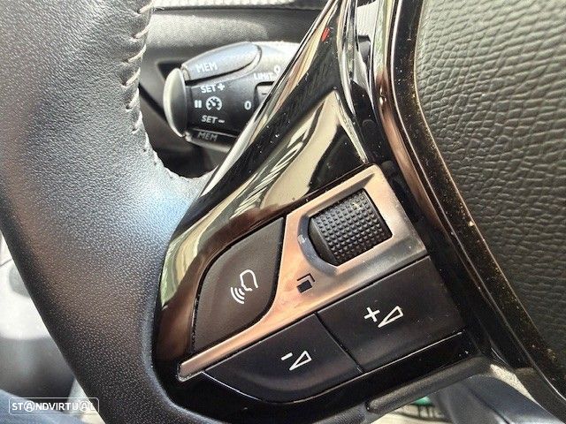 Peugeot 2008 1.2 PureTech Active Pack - 10