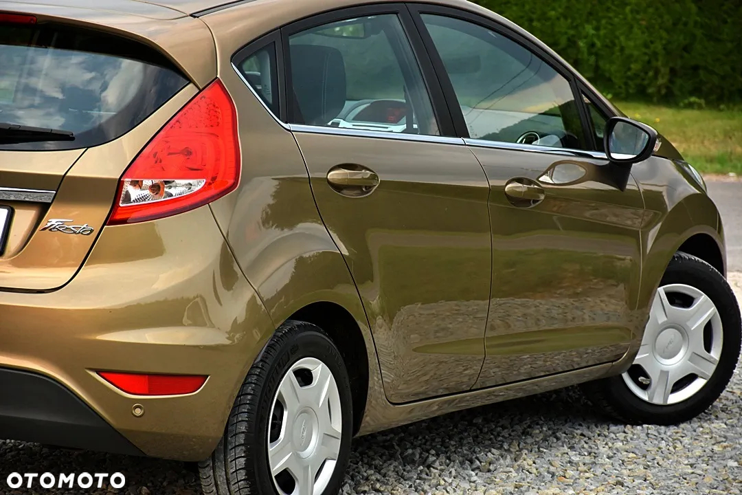 Ford Fiesta 1.4 Ghia - 11