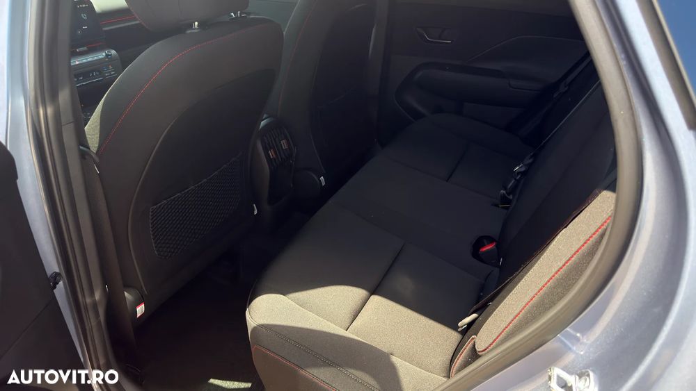 Hyundai KONA - 11