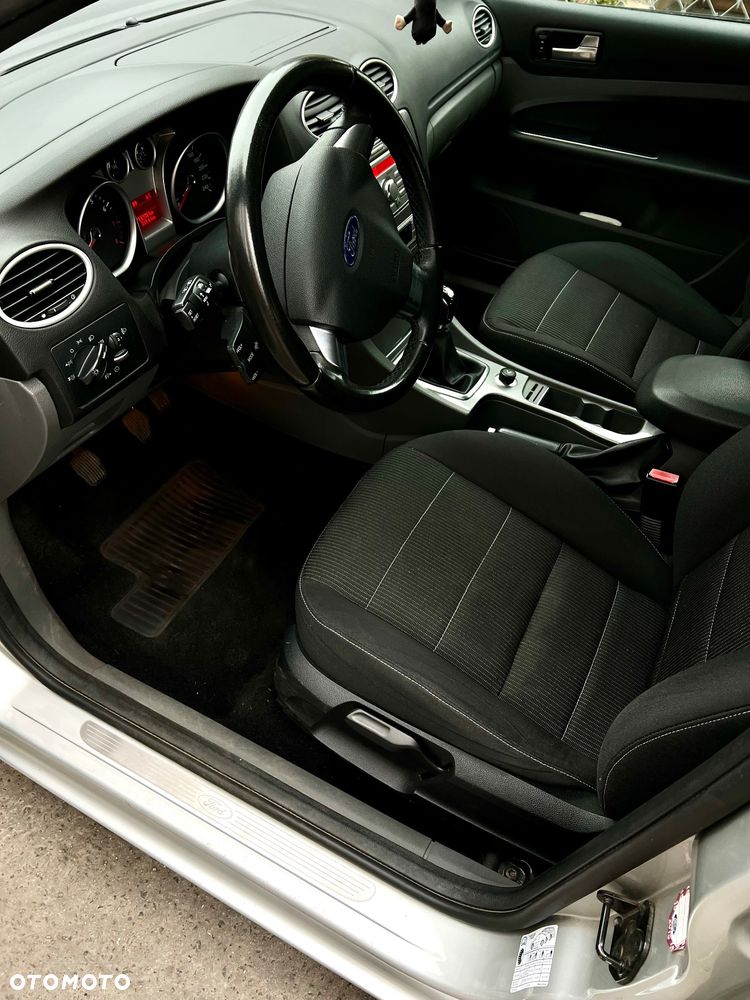 Ford Focus 1.6 16V Titanium - 8