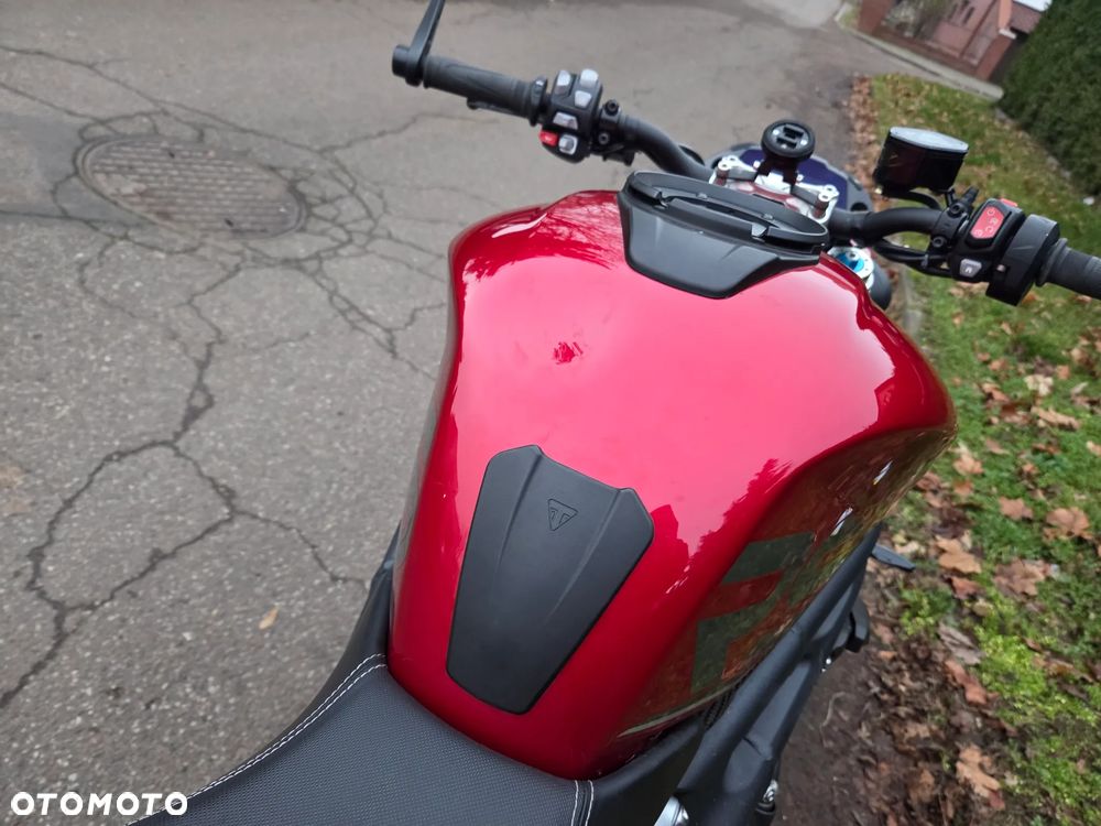 Triumph Street Triple - 12