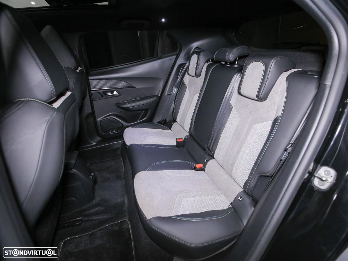 Peugeot e-2008 50 kWh GT - 11