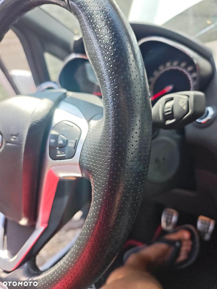 Ford Fiesta 1.6 EcoBoost ST - 23