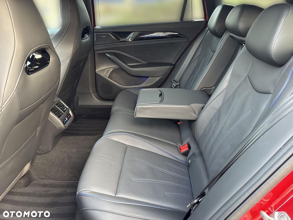 Volkswagen Passat - 12