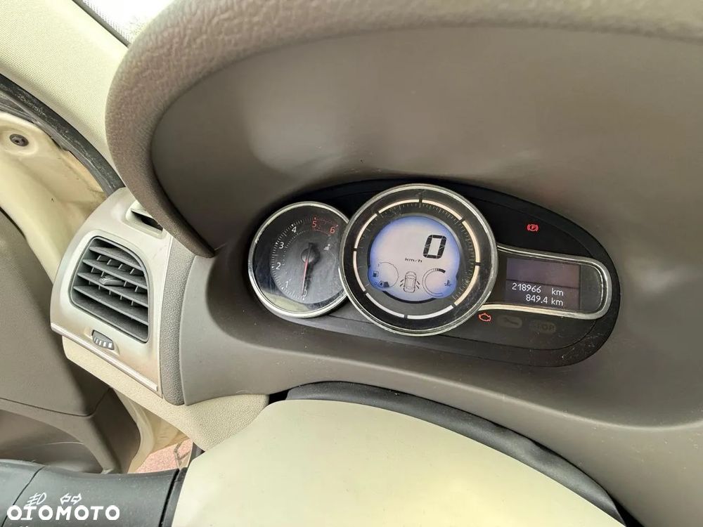 Renault Fluence 1.6 dCi Zen - 2