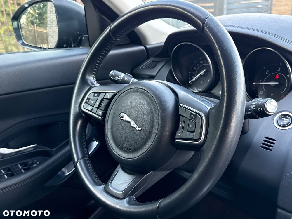 Jaguar E-Pace 2.0 i4D AWD R-Dynamic S - 28