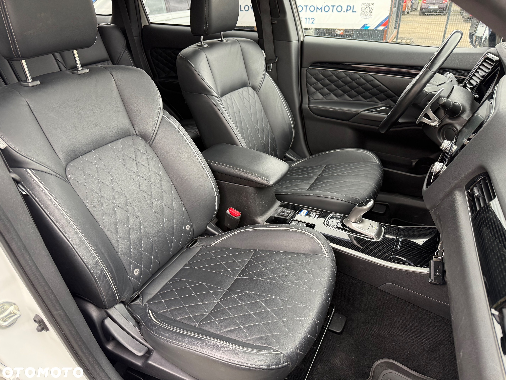 Mitsubishi Outlander 2.4 4WD Plug-In Hybrid Top - 31