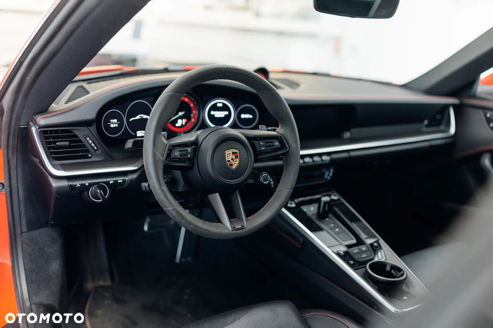 Porsche 911 Carrera 4S - 16