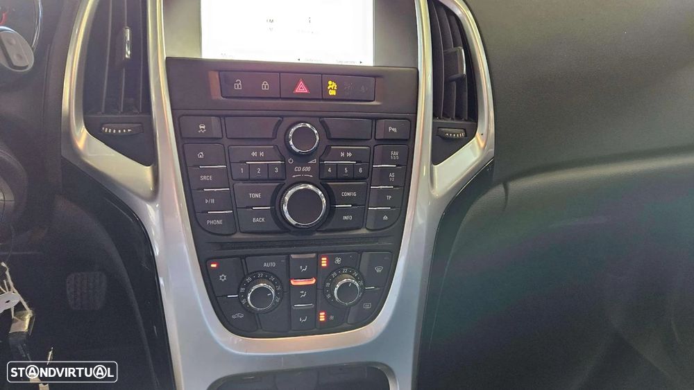 Opel Astra 1.6 150 Anos - 18