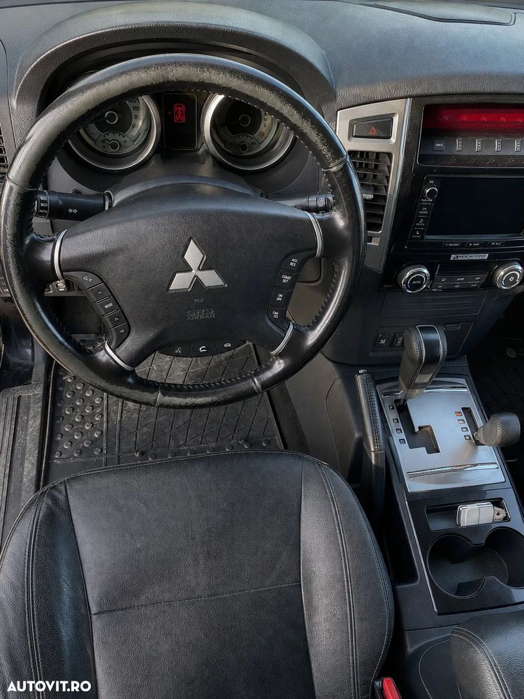 Mitsubishi Pajero - 11