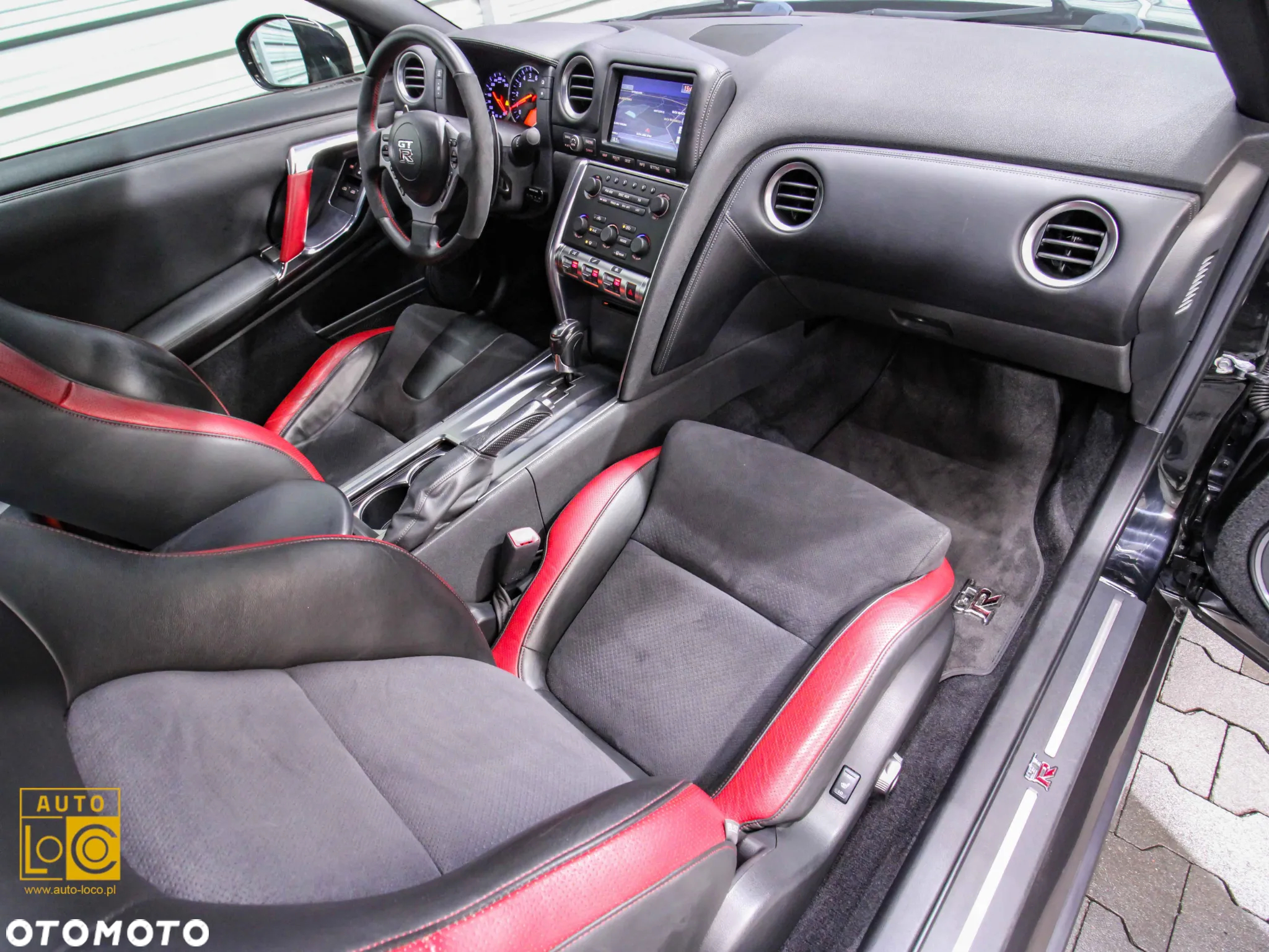 Nissan GT-R Premium Edition - 9
