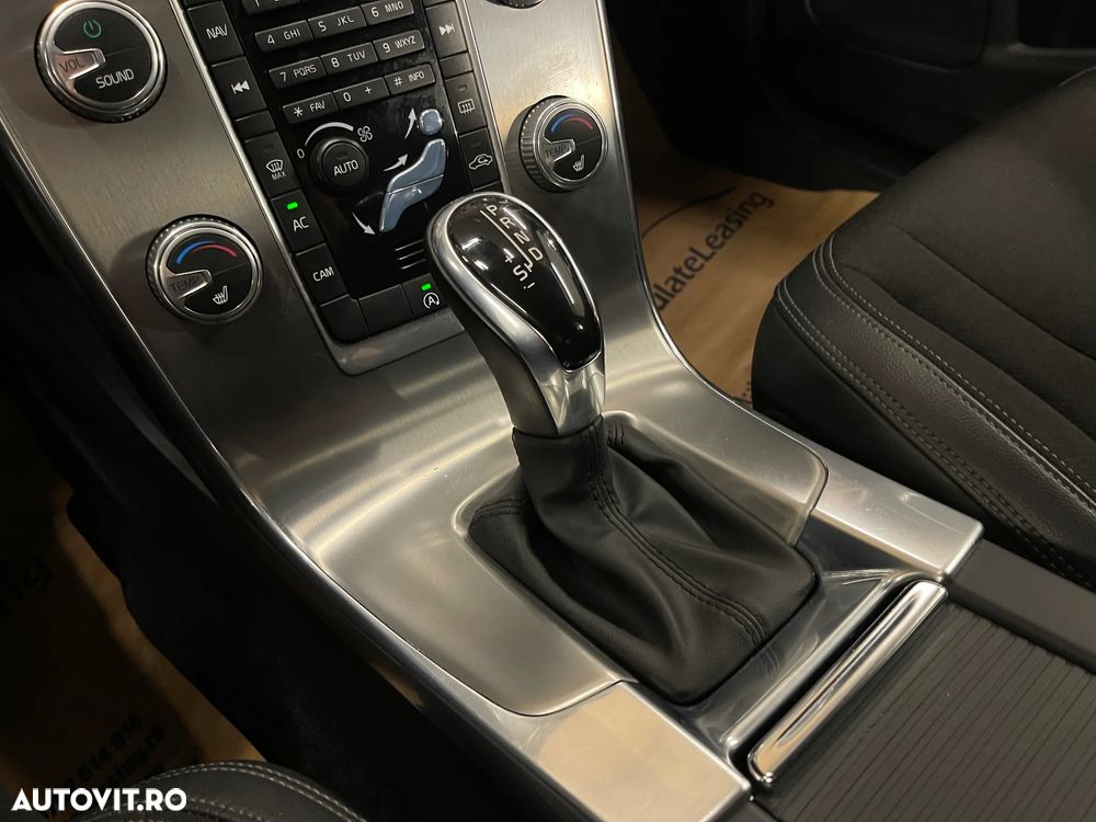 Volvo S60 D3 Geartronic Momentum - 24