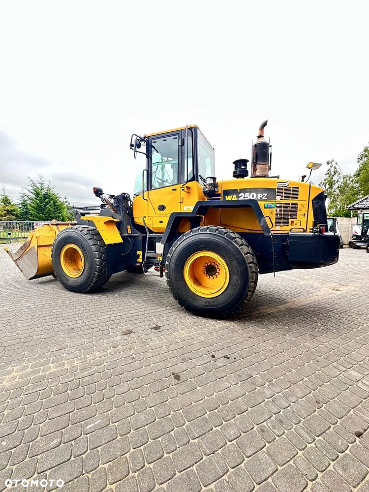 Komatsu WA250PZ - 5