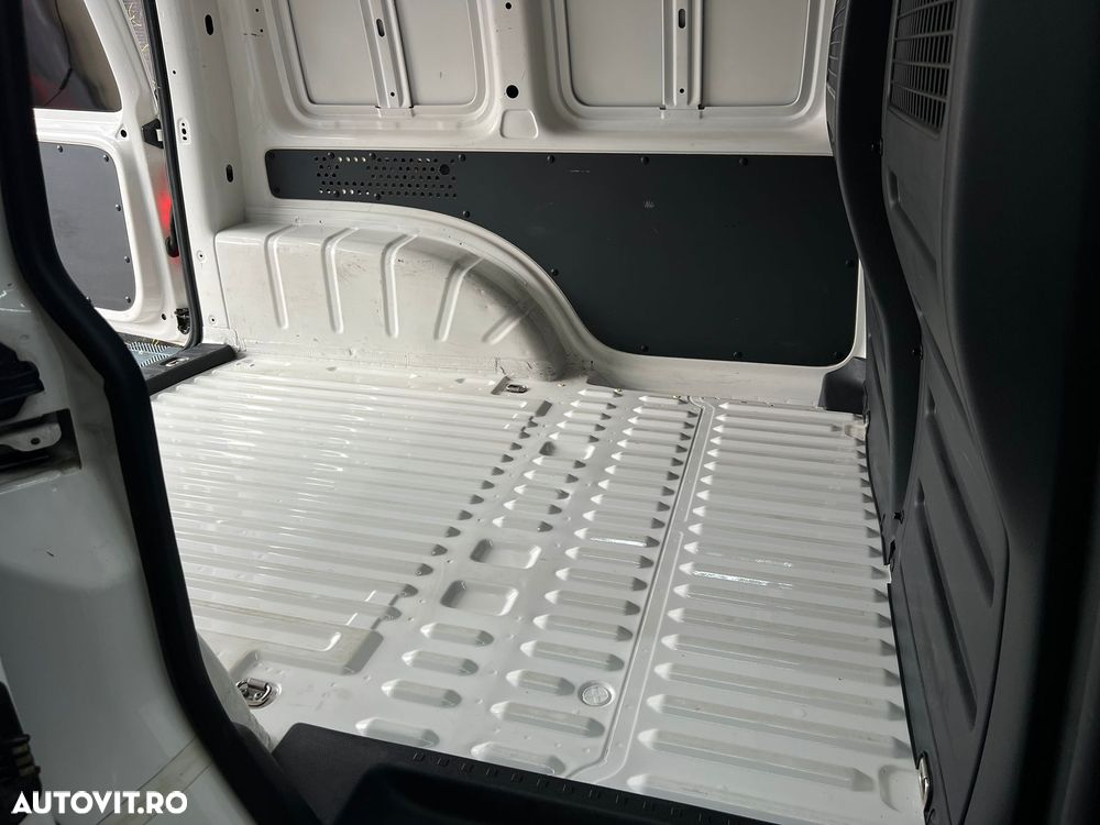 Volkswagen Caddy - 18