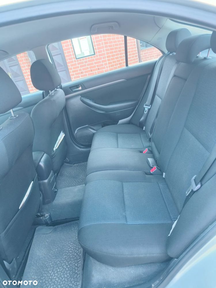 Toyota Avensis 1.8 VVT-i Luna - 21