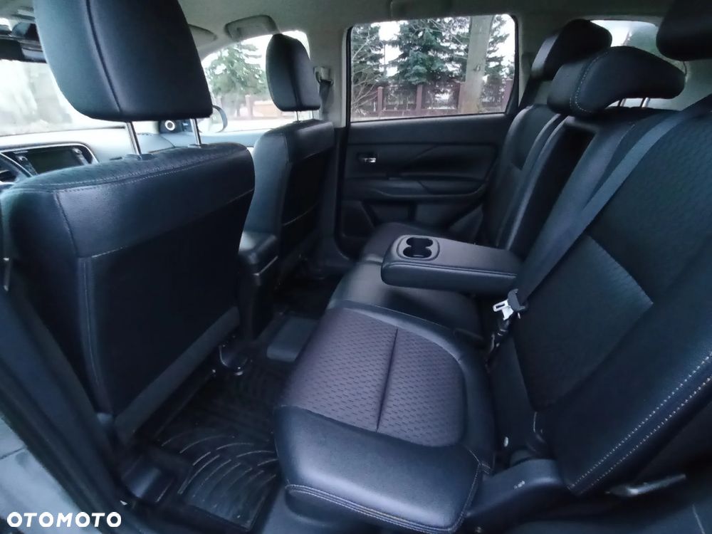 Mitsubishi Outlander - 25