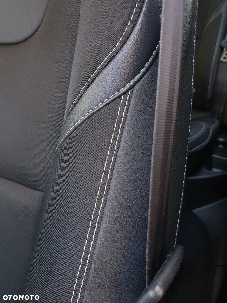 Volvo V40 D2 Momentum - 25