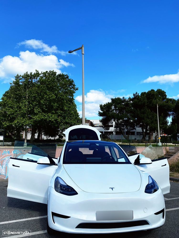 Tesla Model Y - 1