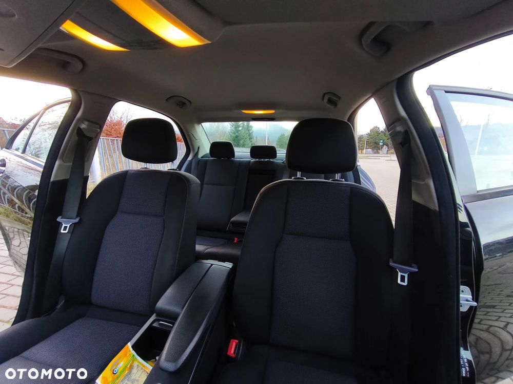 Mercedes-Benz Klasa C 180 CGI BlueEff Avantgarde - 14