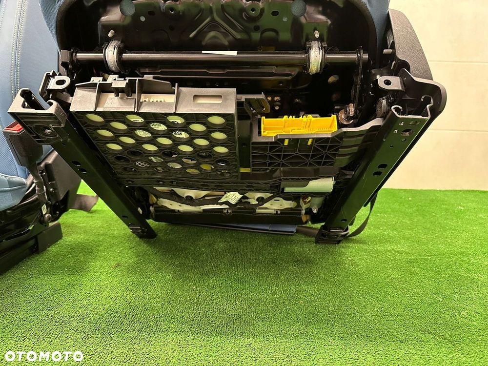 BMW M3 G80 ŚRODEK TAPICERKA FOTELE TUNEL KANAPA BOCZKI - 5