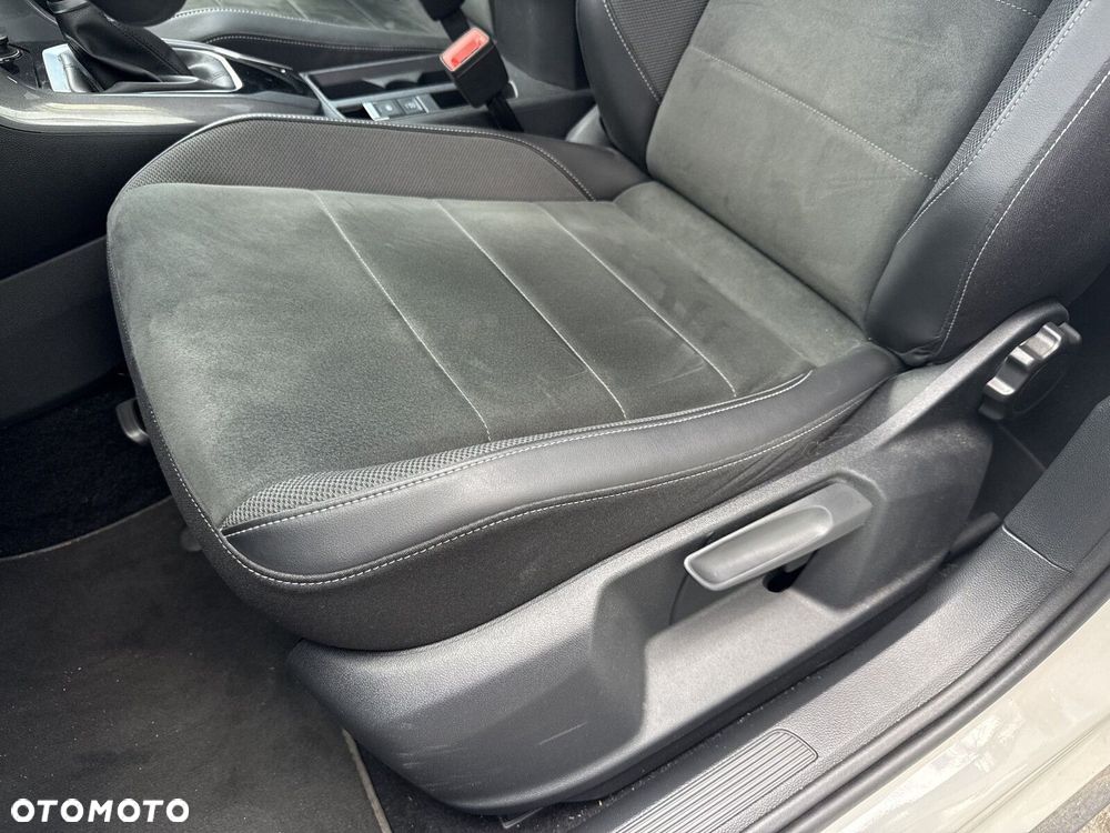 Volkswagen T-Roc 1.5 TSI Style DSG - 18