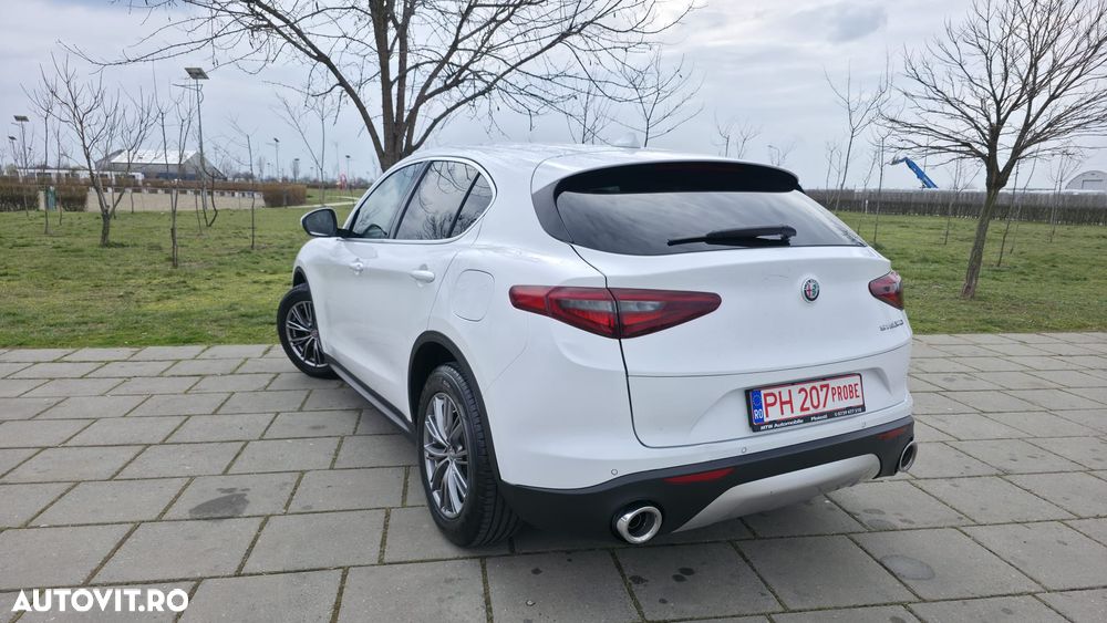 Alfa Romeo Stelvio 2.2 16V AT8 Business - 4