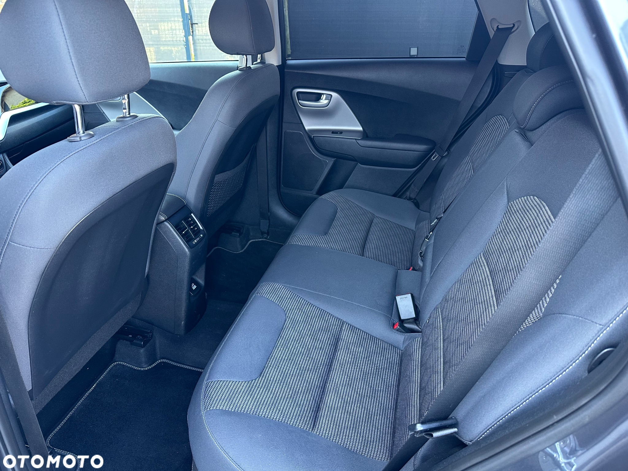 Kia Niro 1.6 GDI Hybrid L Business Line - 33
