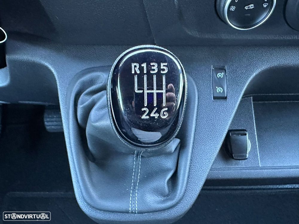 Renault Master Outro - 17