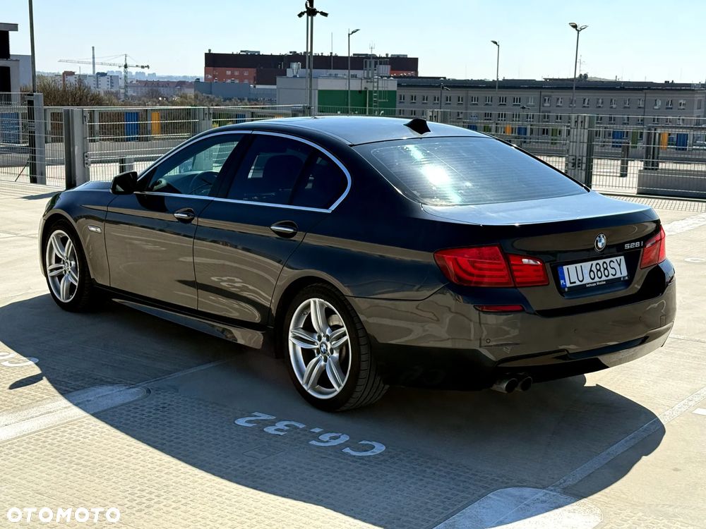 BMW Seria 5 528i - 5