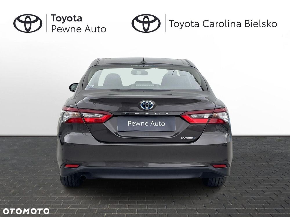 Toyota Camry - 4